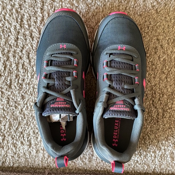 Under Armour Women’s running shoes - Picture 3 of 5